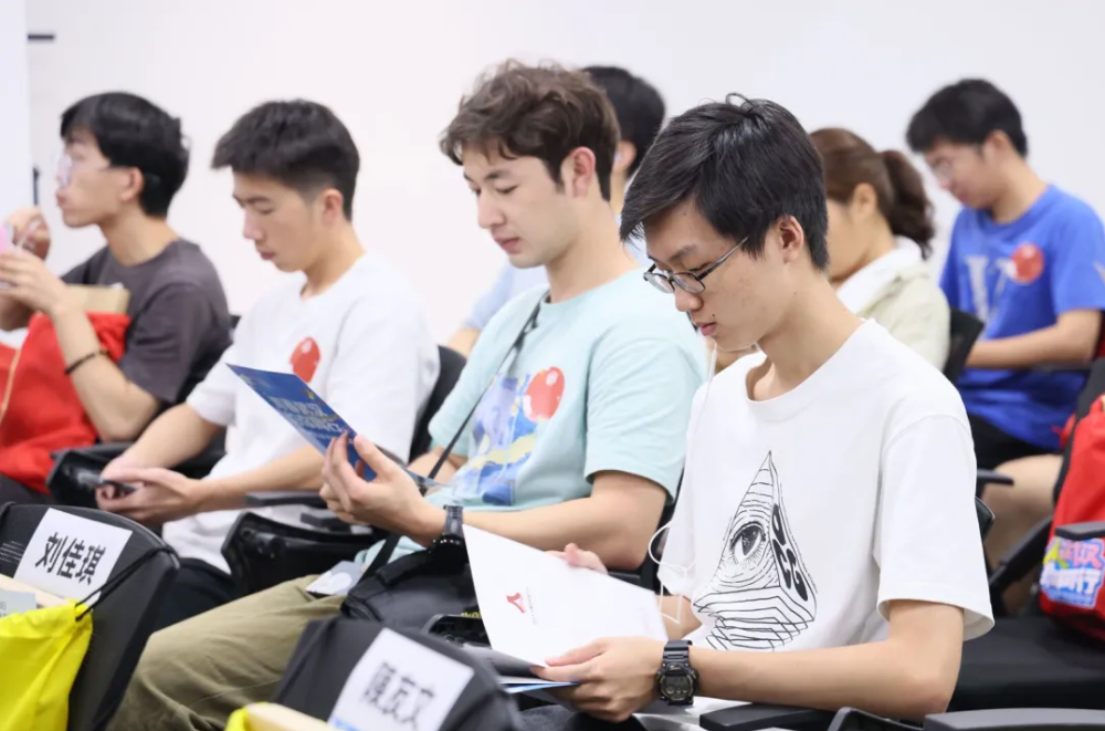青春武汉 约你同行丨青春同心共“荆”彩，港澳台学子在汉行从鄂港澳青创园首发