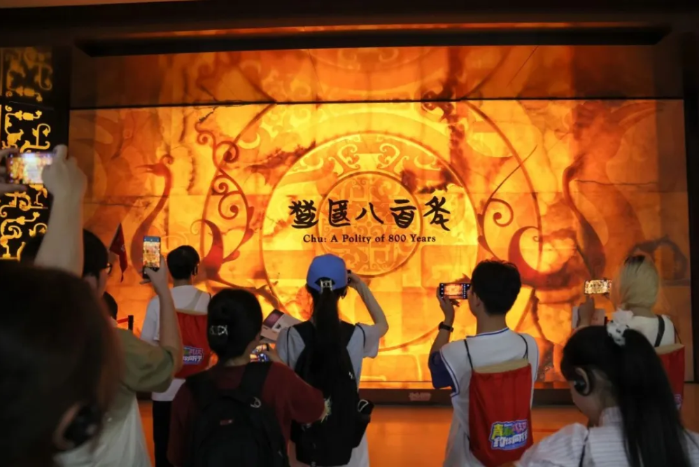 青春武汉 约你同行丨青春同心共“荆”彩，港澳台学子在汉行从鄂港澳青创园首发