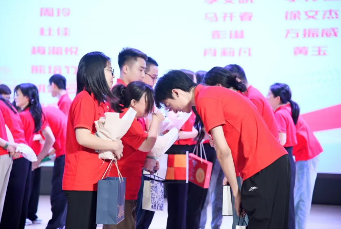 “弘道养正，强国有我”——新川外国语学校庆祝第40个教师节