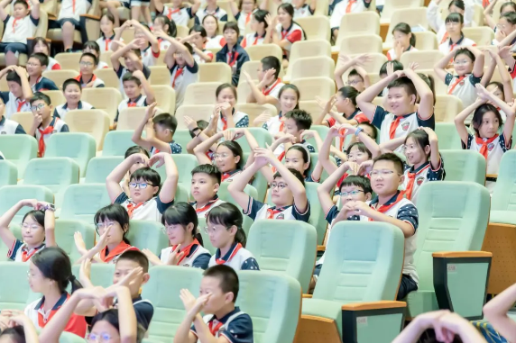 少年,你可闪闪发光︱新川外国语学校初中新生适应性心理讲座 少年,你可闪闪发光︱新川外国语学校初中新生适应性心理讲座