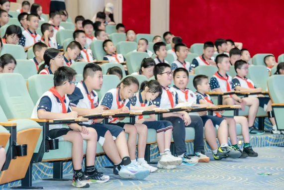 少年,你可闪闪发光︱新川外国语学校初中新生适应性心理讲座 少年,你可闪闪发光︱新川外国语学校初中新生适应性心理讲座