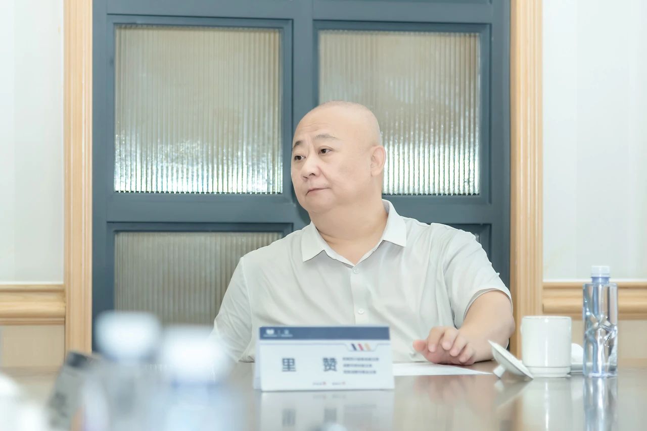 成都市政协副主席里赞一行莅临新川外国语调研指导
