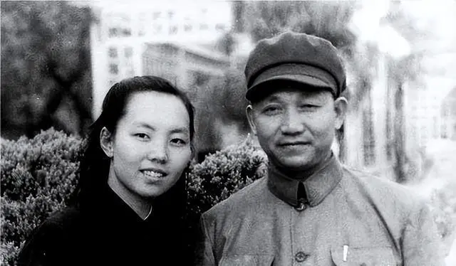 他被毛主席从中央委员名单中划掉,怒吼道:我哪儿对不起你 他被毛主席从中央委员名单中划掉,怒吼道:我哪儿对不起你