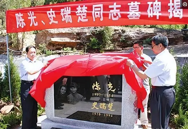 他被毛主席从中央委员名单中划掉,怒吼道:我哪儿对不起你 他被毛主席从中央委员名单中划掉,怒吼道:我哪儿对不起你