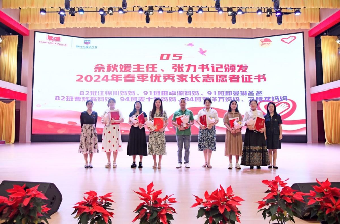 娃娃们开的“时间银行”,爸爸妈妈纷纷赶来当“储户”了! 娃娃们开的“时间银行”,爸爸妈妈纷纷赶来当“储户”了!