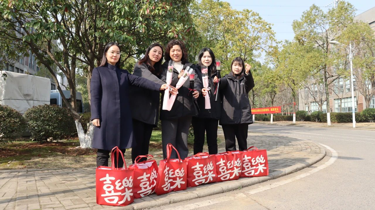 柔肩担责任，巾帼绽芳华—华科物业组织“三八”妇女节工会活动