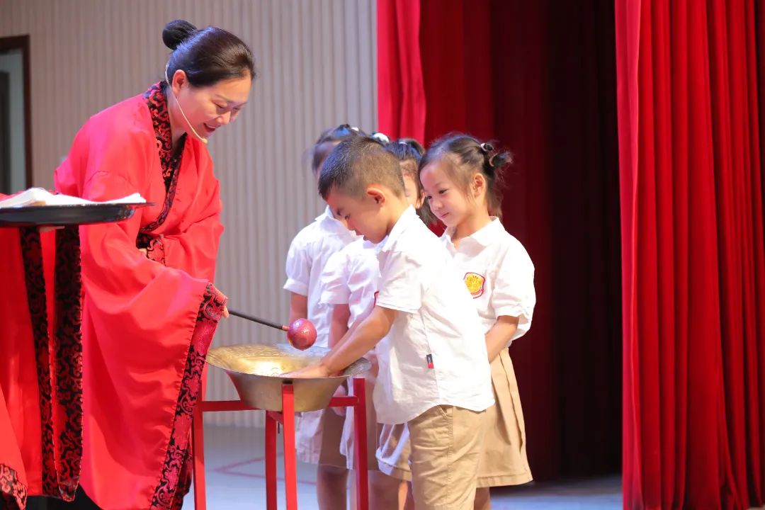 秋日胜春朝，祝福祖国好——请查收成都王府9月校长来信