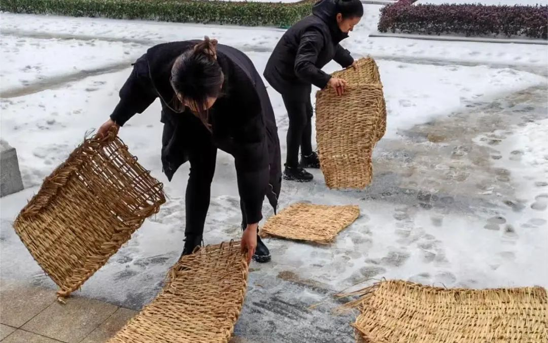 以雪为令，闻冰而动丨华科物业开展除冰雪行动