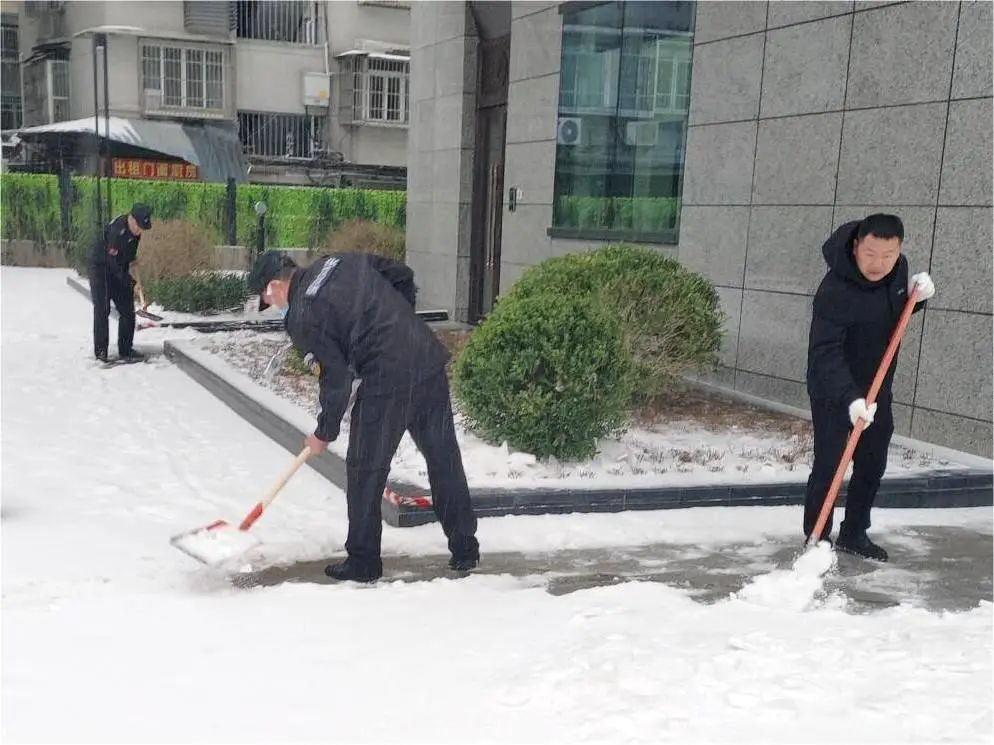 以雪为令，闻冰而动丨华科物业开展除冰雪行动