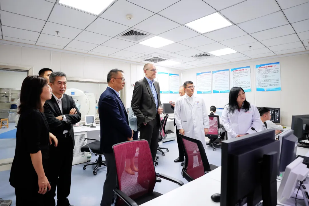 院内新闻|西门子医疗全球总裁Dr. Bernd Montag一行莅临我院参观交流 院内新闻|西门子医疗全球总裁Dr. Bernd Montag一行莅临我院参观交流