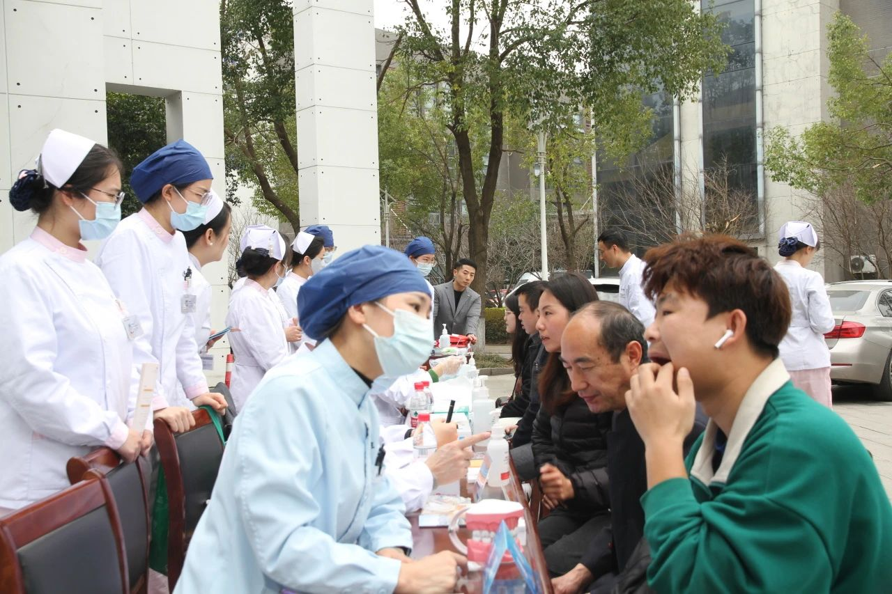 口腔健康 齿刻起航——武汉大学口腔医院专家团队义诊服务活动圆满举行