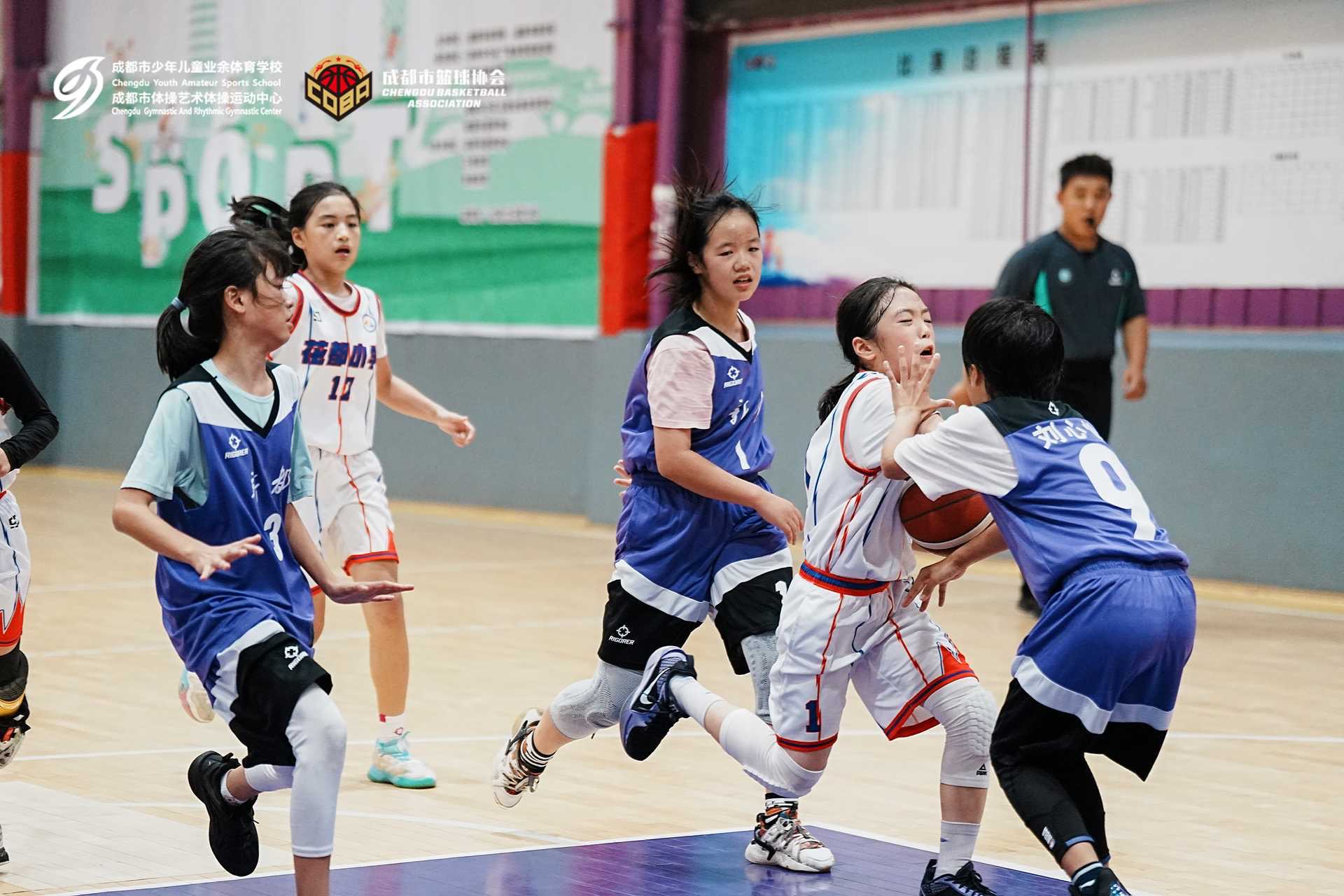 大比分拿下对手!新川小学生捧走全市篮球冠军 大比分拿下对手!新川小学生捧走全市篮球冠军