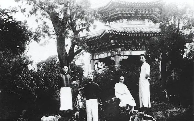 张申府,婚内数次出轨,写文讽妻子无能,晚年却道女人带给我麻烦 张申府,婚内数次出轨,写文讽妻子无能,晚年却道女人带给我麻烦