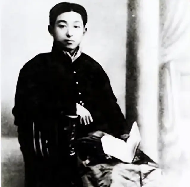 张申府,婚内数次出轨,写文讽妻子无能,晚年却道女人带给我麻烦 张申府,婚内数次出轨,写文讽妻子无能,晚年却道女人带给我麻烦