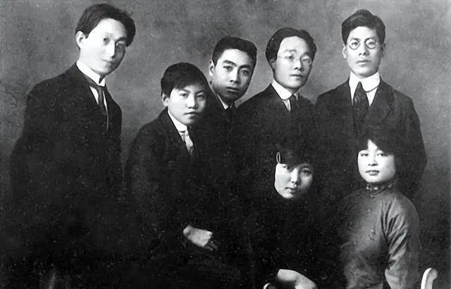 张申府,婚内数次出轨,写文讽妻子无能,晚年却道女人带给我麻烦 张申府,婚内数次出轨,写文讽妻子无能,晚年却道女人带给我麻烦