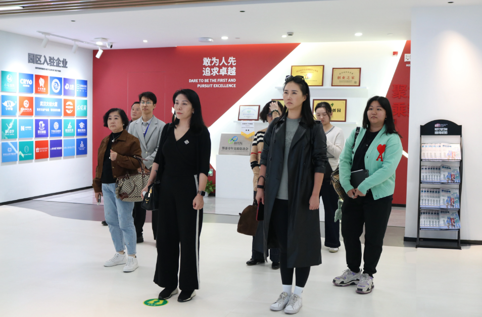 泰中湖北青年总商会一行到访鄂港澳青创园 泰中湖北青年总商会一行到访鄂港澳青创园