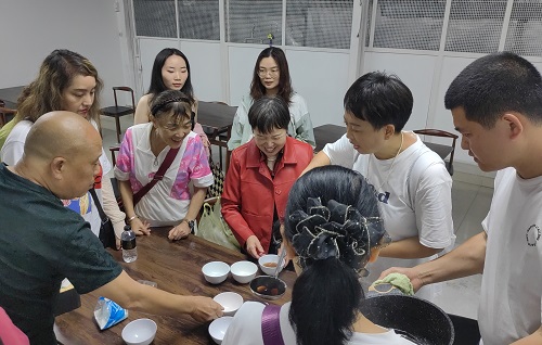 走進人妖王國
