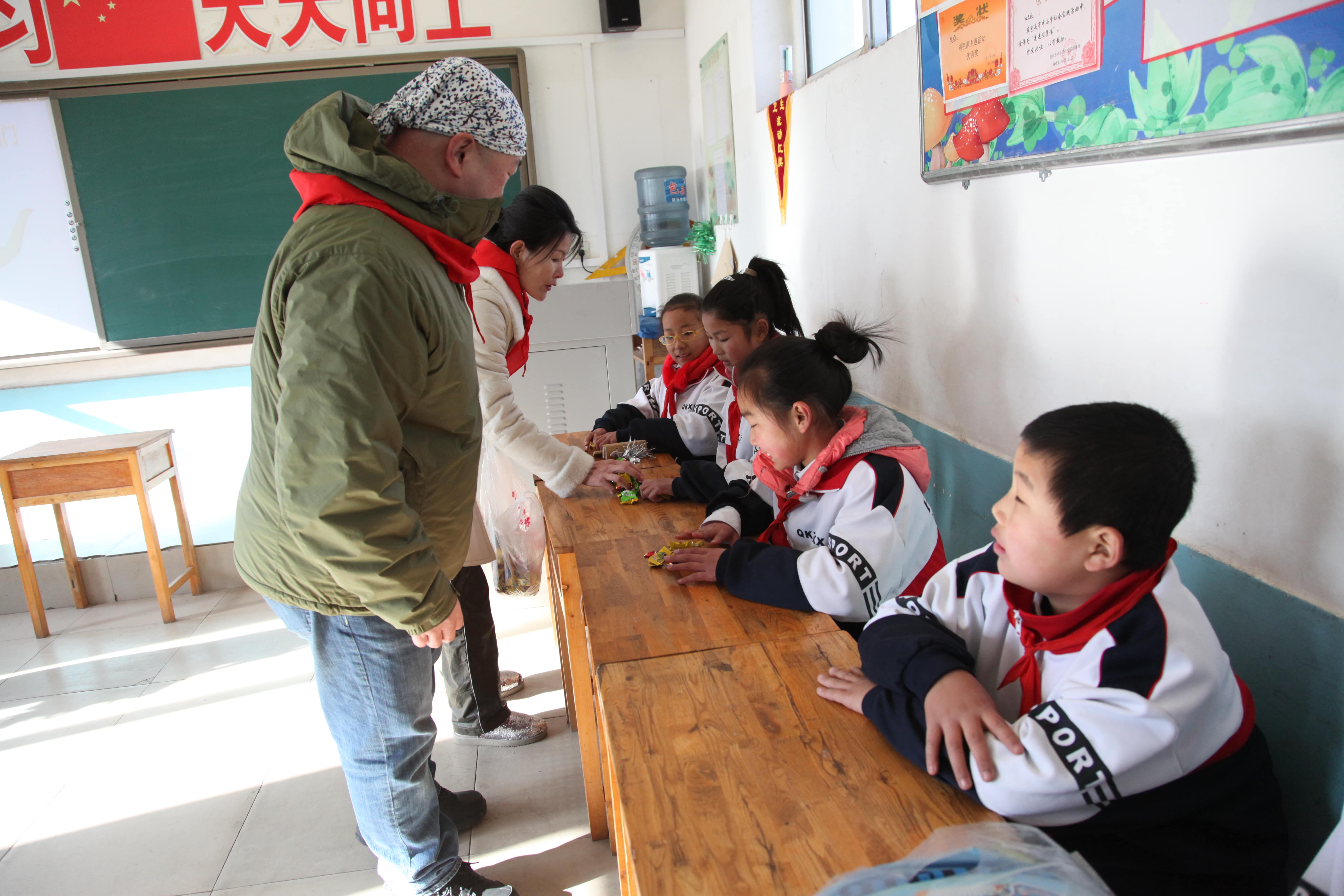 The 32nd Sunhope Dong Lixia Primary School in Qiankouzi, Kundulun District, Baotou City The 32nd Sunhope Dong Lixia Primary School in Qiankouzi, Kundulun District, Baotou City