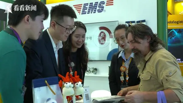 第七届进博会:中国邮政快递企业彰显“国际范” 第七届进博会:中国邮政快递企业彰显“国际范”