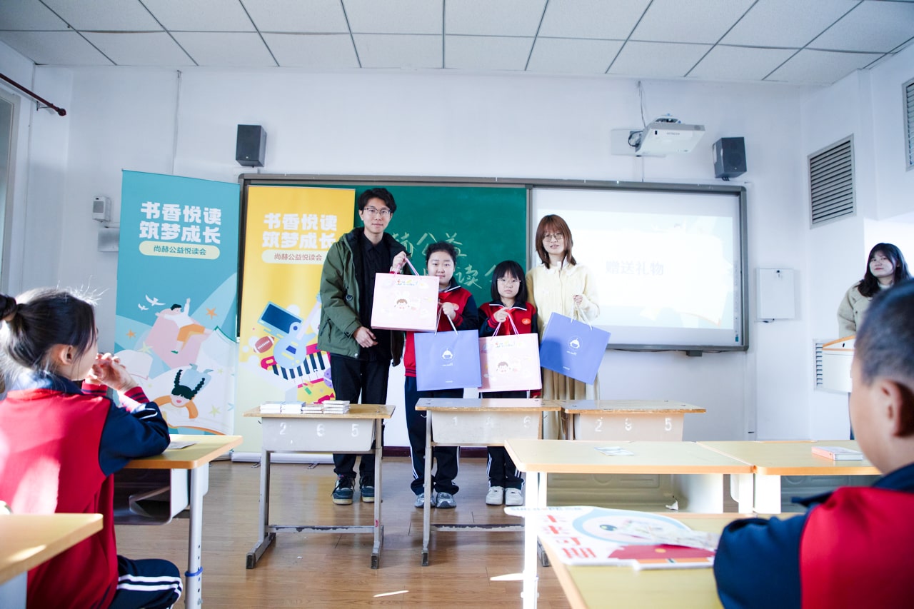 天津高校大學生記者走進尚赫公益小學開展“書香悅讀,筑夢成長”活動 天津高校大學生記者走進尚赫公益小學開展“書香悅讀,筑夢成長”活動