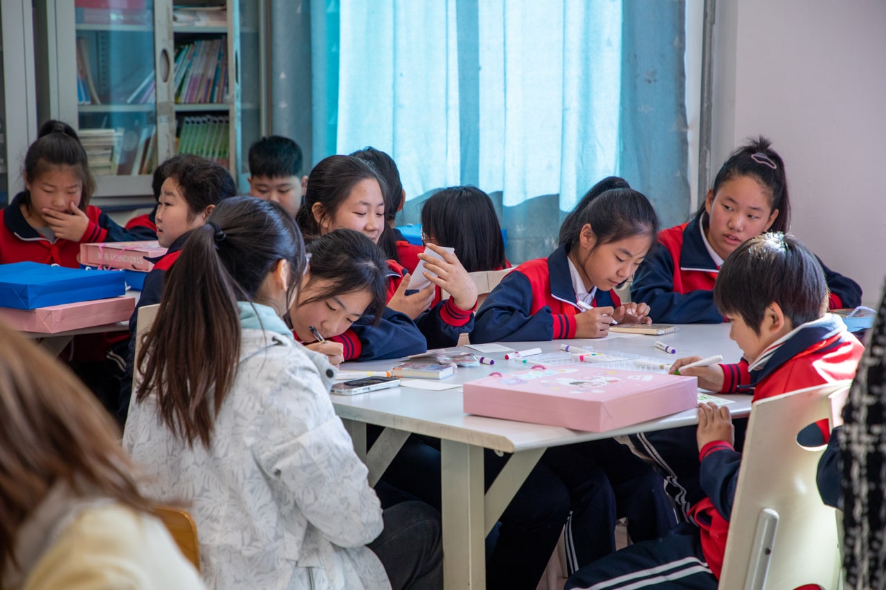Tianjin university student journalists enter Sunhope Public Welfare Primary School to carry out the Tianjin university student journalists enter Sunhope Public Welfare Primary School to carry out the