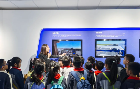 探秘长空战鹰,雏鹰振翅起航 探秘长空战鹰,雏鹰振翅起航