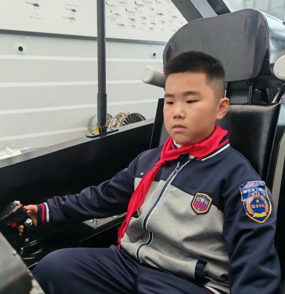 探秘长空战鹰,雏鹰振翅起航 探秘长空战鹰,雏鹰振翅起航