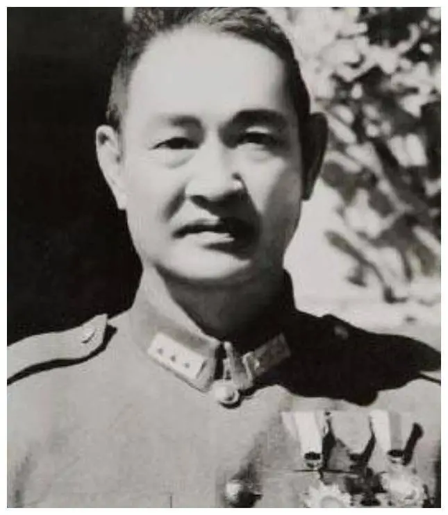叛党名将时隔30年后回国,1981年邓颖超认出他:恩来找你找得好苦 叛党名将时隔30年后回国,1981年邓颖超认出他:恩来找你找得好苦