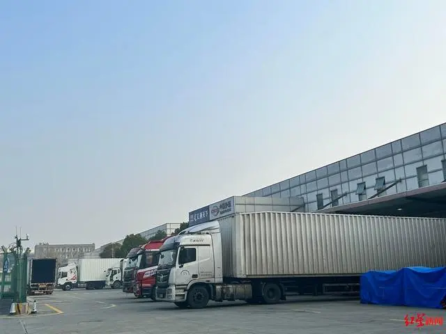 国际及港澳台业务量同比猛增超86%!物流企业加码,成都快递“出海”忙 国际及港澳台业务量同比猛增超86%!物流企业加码,成都快递“出海”忙