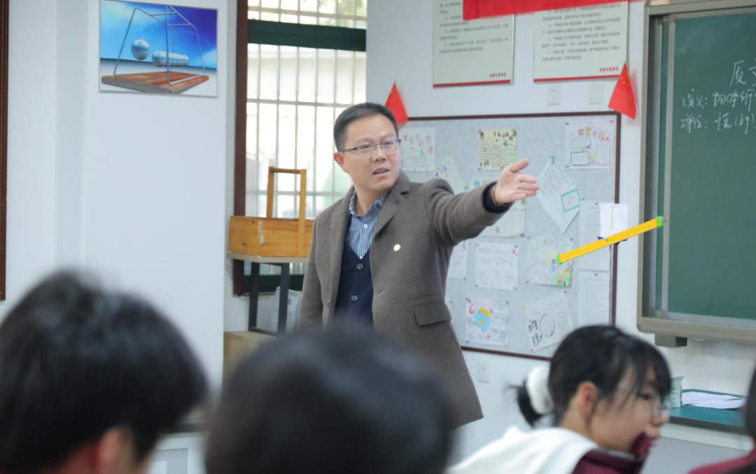 共话教育情 同绘桃李梦——资阳天立学校到我校开展“同课异构”学术交流