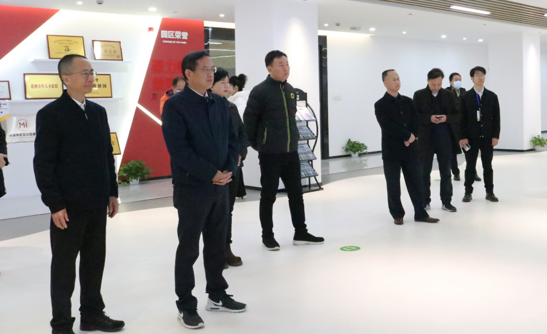 湖北省人大常委会委员、民族宗教侨务外事委员会副主任委员陈亮率队调研鄂港澳青创园 湖北省人大常委会委员、民族宗教侨务外事委员会副主任委员陈亮率队调研鄂港澳青创园