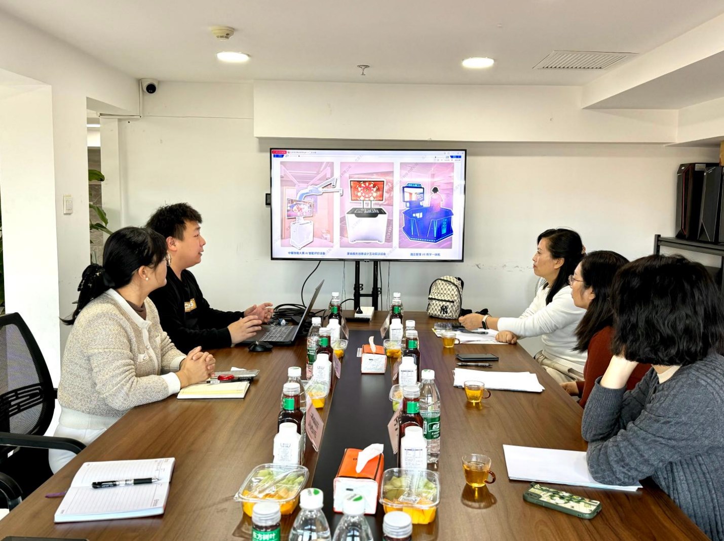 校企攜手,共探旅游管理教學(xué)新徑 —— 湖北民族大學(xué)與利君成的深度交流之旅 校企攜手,共探旅游管理教學(xué)新徑 —— 湖北民族大學(xué)與利君成的深度交流之旅