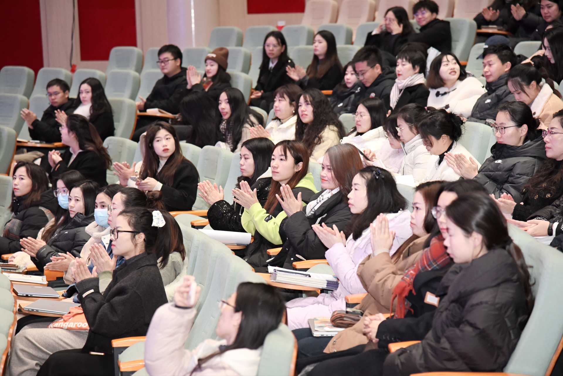 我校第二届学术年会召开 川大教授罗哲来校演讲