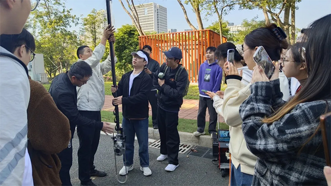 施罗德再次受邀走进清华大学深圳国际研究生院授课