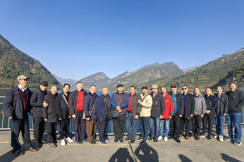向陽而生 逐光而行