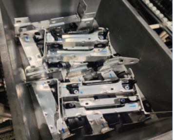 復合機器人:驅動汽車行業螺栓分揀邁向自動化新征程 復合機器人:驅動汽車行業螺栓分揀邁向自動化新征程