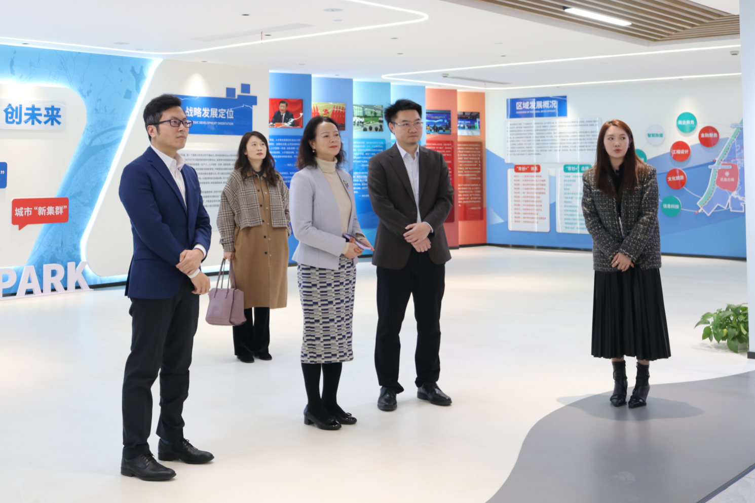 湖北省港澳事务办公室主任章笑梅一行到访调研鄂港澳青创园 湖北省港澳事务办公室主任章笑梅一行到访调研鄂港澳青创园