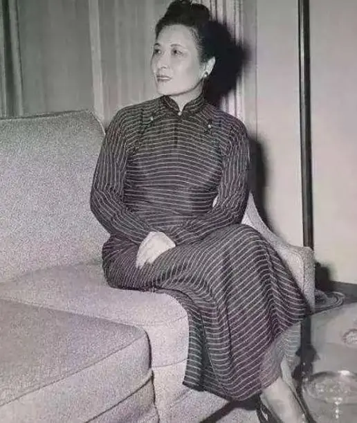 宋美龄106岁去世,贴身厨子回家后不久自尽,事后妻子透露出缘由 宋美龄106岁去世,贴身厨子回家后不久自尽,事后妻子透露出缘由