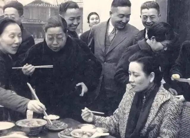 宋美龄106岁去世,贴身厨子回家后不久自尽,事后妻子透露出缘由 宋美龄106岁去世,贴身厨子回家后不久自尽,事后妻子透露出缘由