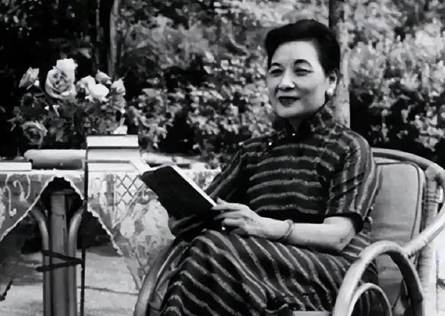 宋美龄106岁去世,贴身厨子回家后不久自尽,事后妻子透露出缘由 宋美龄106岁去世,贴身厨子回家后不久自尽,事后妻子透露出缘由