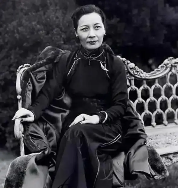 宋美龄106岁去世,贴身厨子回家后不久自尽,事后妻子透露出缘由 宋美龄106岁去世,贴身厨子回家后不久自尽,事后妻子透露出缘由