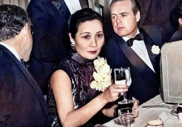 宋美龄106岁去世,贴身厨子回家后不久自尽,事后妻子透露出缘由 宋美龄106岁去世,贴身厨子回家后不久自尽,事后妻子透露出缘由