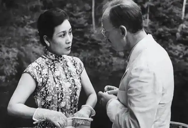 宋美龄106岁去世,贴身厨子回家后不久自尽,事后妻子透露出缘由 宋美龄106岁去世,贴身厨子回家后不久自尽,事后妻子透露出缘由