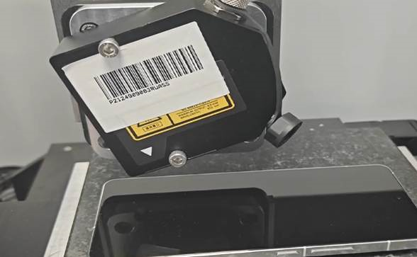 激光位移传感器在手机屏幕检测中的应用案例分析:LTP030与LTC4000F的精度验证及与光谱共焦传感器的对比 激光位移传感器在手机屏幕检测中的应用案例分析:LTP030与LTC4000F的精度验证及与光谱共焦传感器的对比