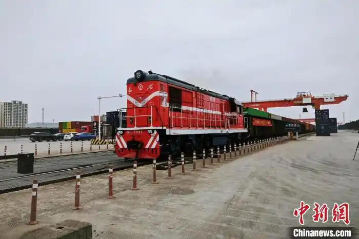 “义乌-宁波舟山港”海铁联运集装箱突破“100万箱” “义乌-宁波舟山港”海铁联运集装箱突破“100万箱”