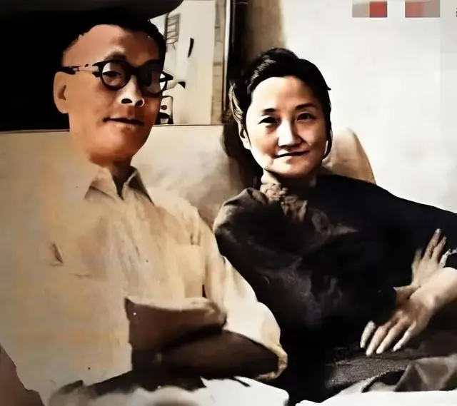1947年,陆小曼与她的侄女罕见合影,照片中的她气质依旧优雅 1947年,陆小曼与她的侄女罕见合影,照片中的她气质依旧优雅