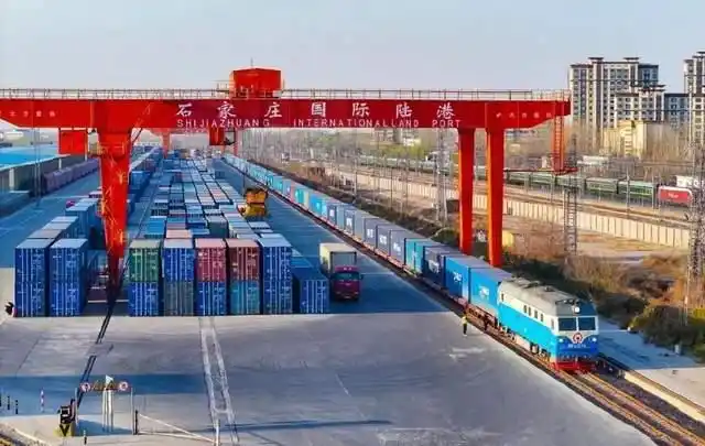 提供有力裝備支撐——“石家莊造”冷藏集裝箱助力共建“一帶一路”