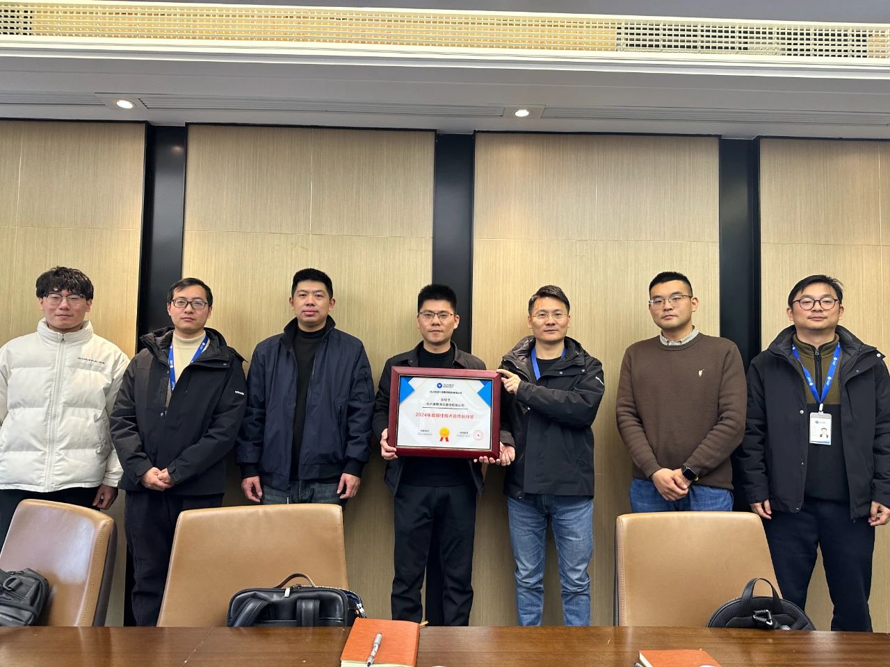 奥博瑞光荣获运达能源科技“2024年度最佳技术合作伙伴奖” 奥博瑞光荣获运达能源科技“2024年度最佳技术合作伙伴奖”