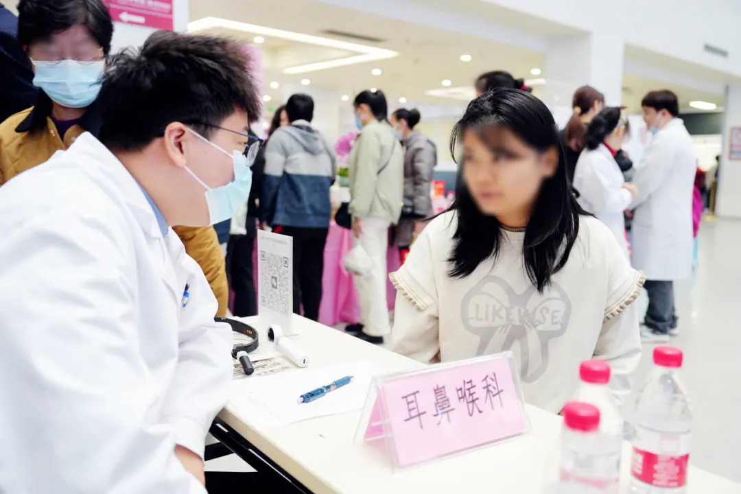 院内新闻|我院成功举办“关爱在金沙,守护女性健康”大型院内义诊活动 院内新闻|我院成功举办“关爱在金沙,守护女性健康”大型院内义诊活动