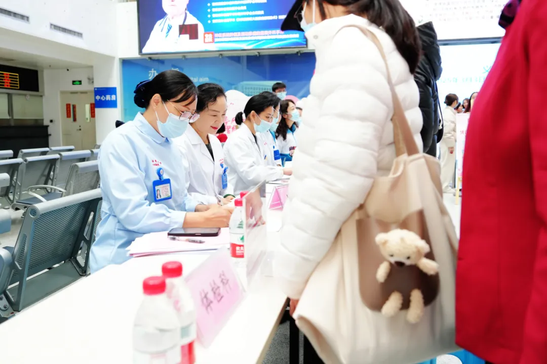 院内新闻|我院成功举办“关爱在金沙,守护女性健康”大型院内义诊活动 院内新闻|我院成功举办“关爱在金沙,守护女性健康”大型院内义诊活动